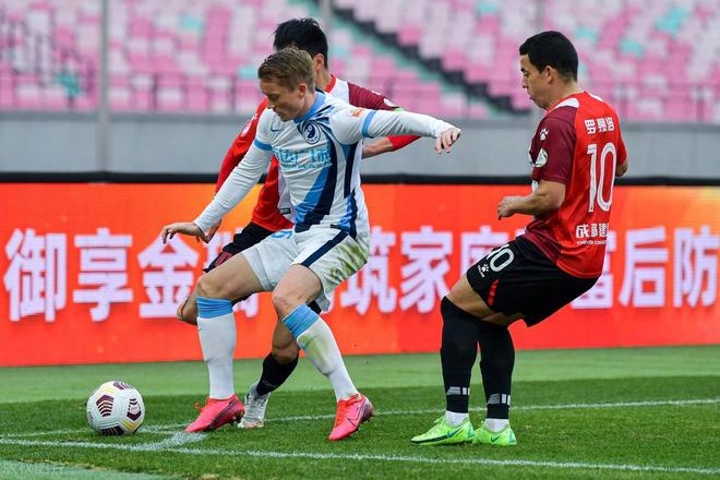 今夜突围战来临；武汉三镇围绕荷甲队长鼓劲；震撼外界；资深球员宣示担当的简单介绍